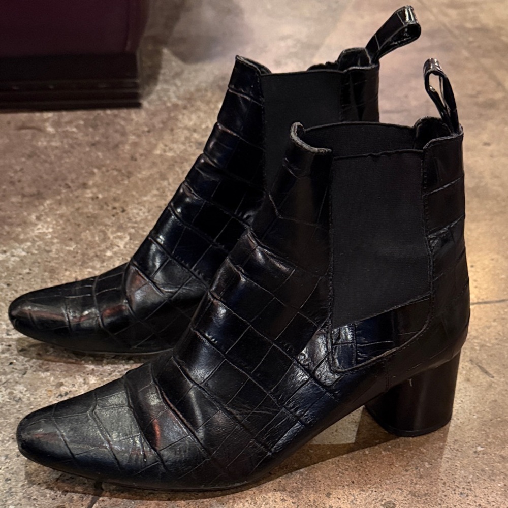 Zara size 39 Croc-Embossed Ankle Boots